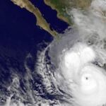 Alerta máxima en la península de Baja California por los efectos de huracán Odile
