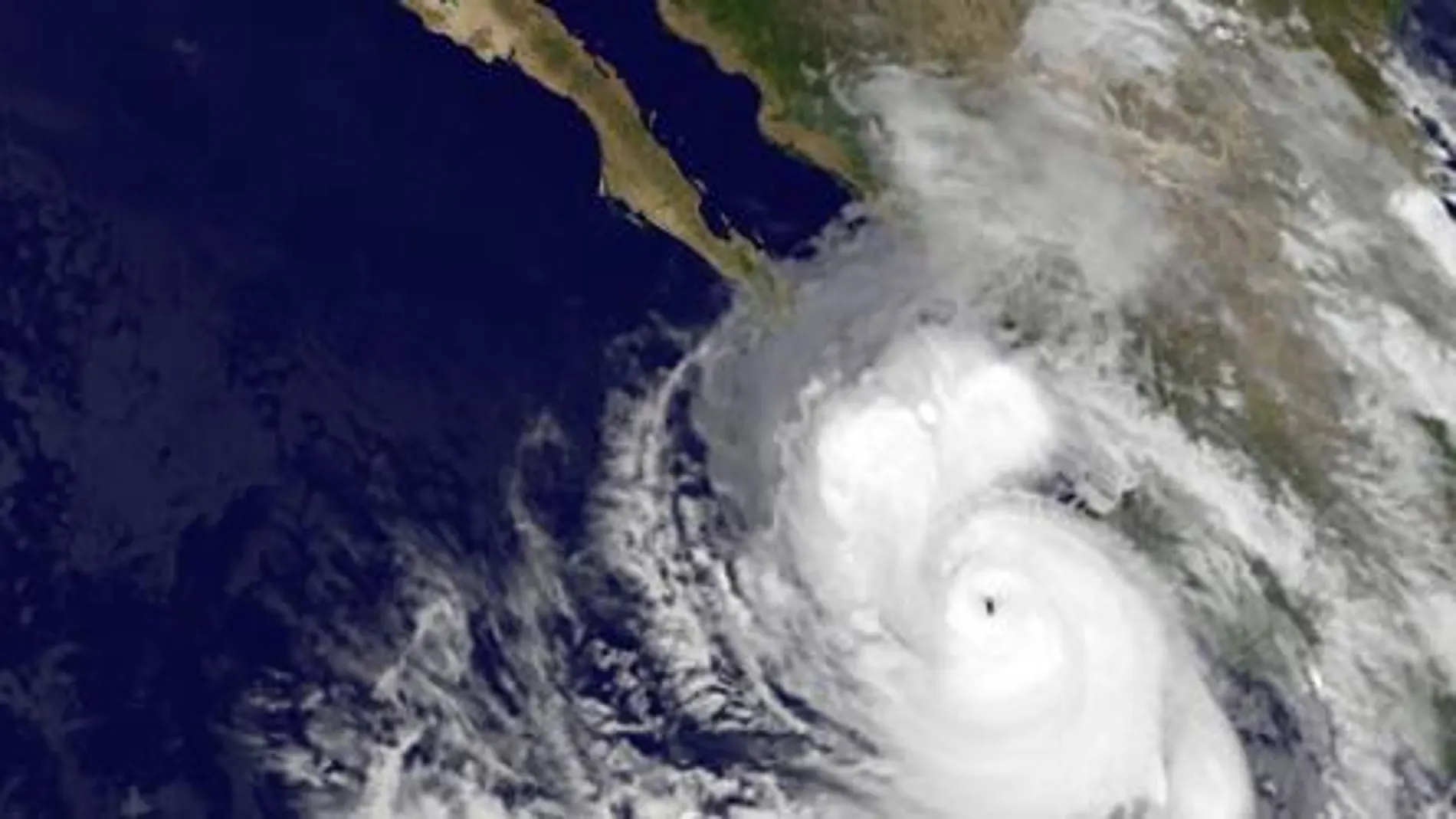 Alerta máxima en la península de Baja California por los efectos de huracán Odile