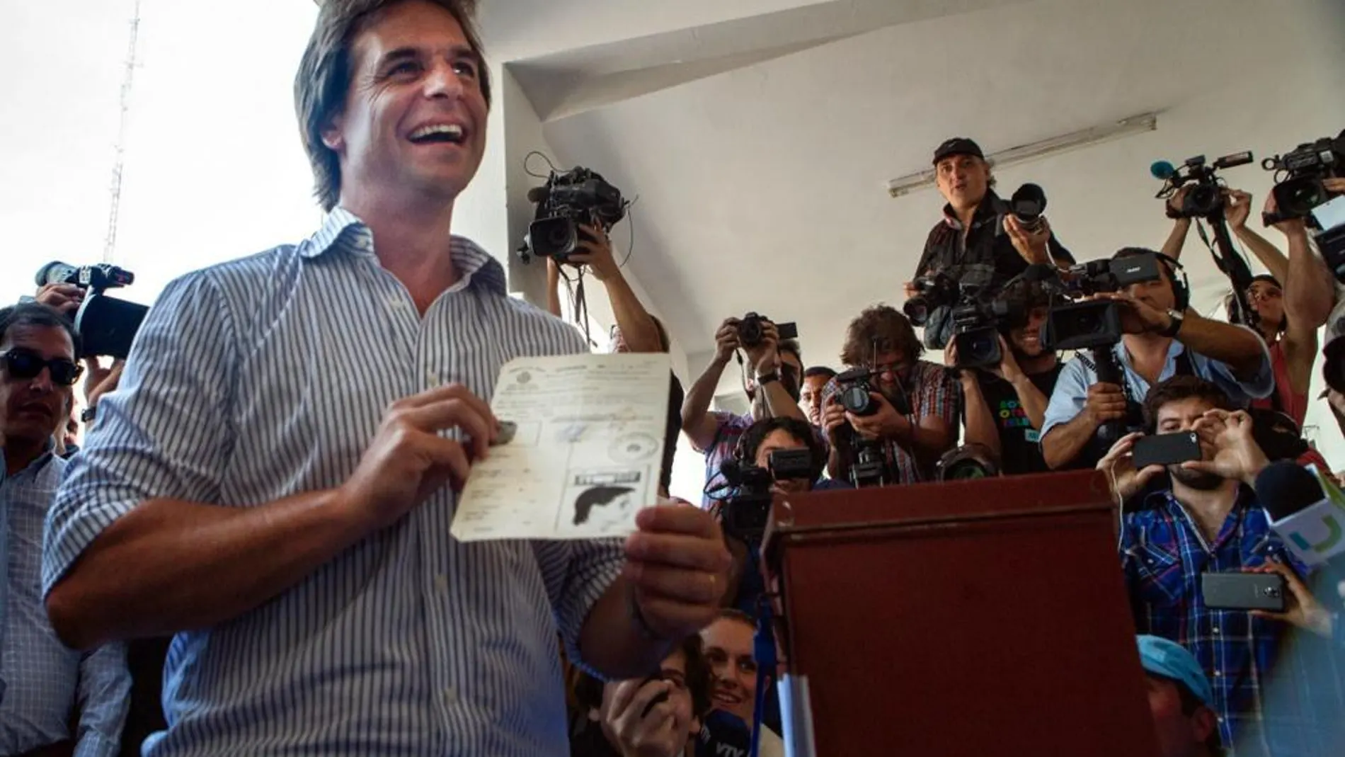El candidato a la presidencia de Uruguay por el Partido Nacional, Luis Lacalle Pou