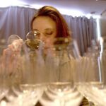 El vino blanco también mancha los dientes