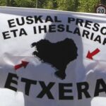 Pancarta a favor del acercamiento de los presos etarras al País Vasco.