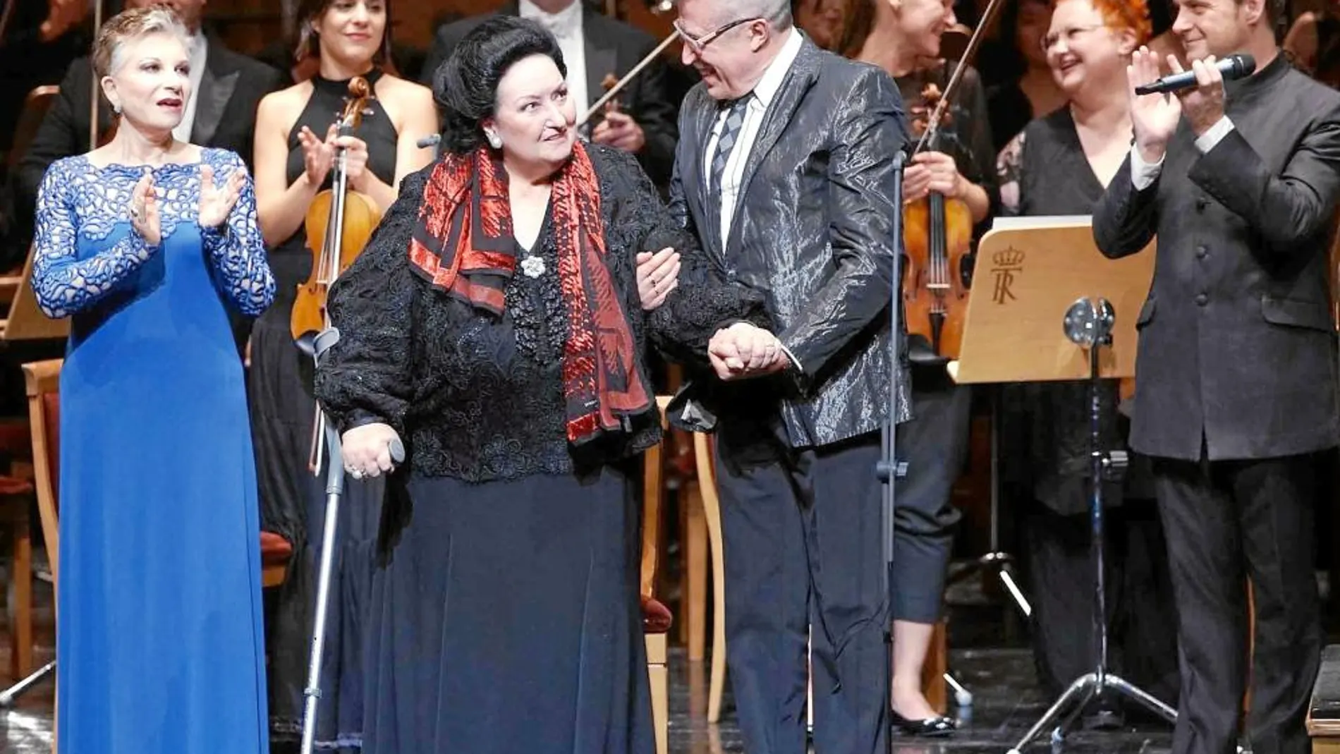Mariela Devia y Emilio Sagi, junto a Montserrat Caballé