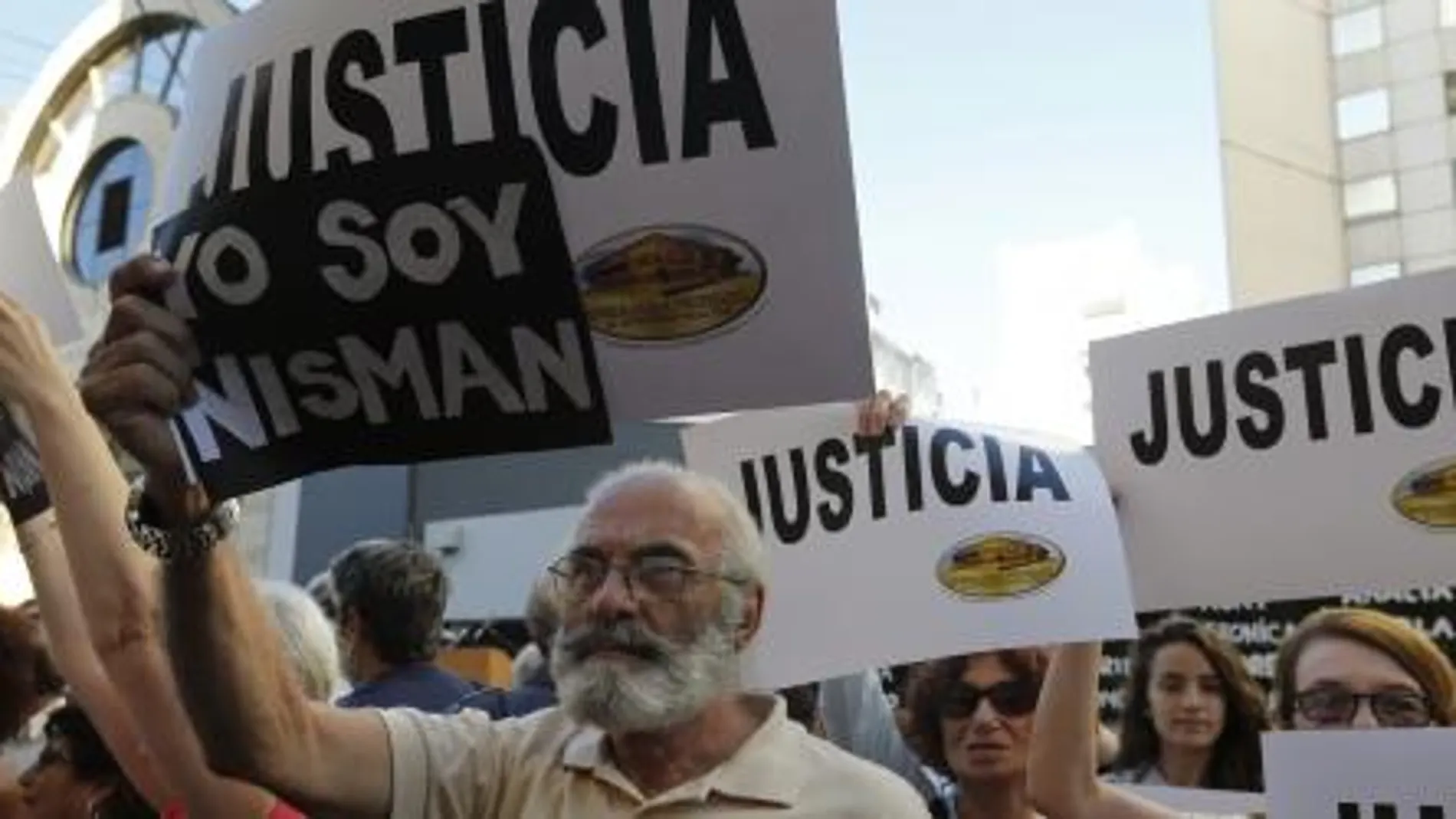 Los argentinos han salido a la calle en apoyo del fiscal muerto