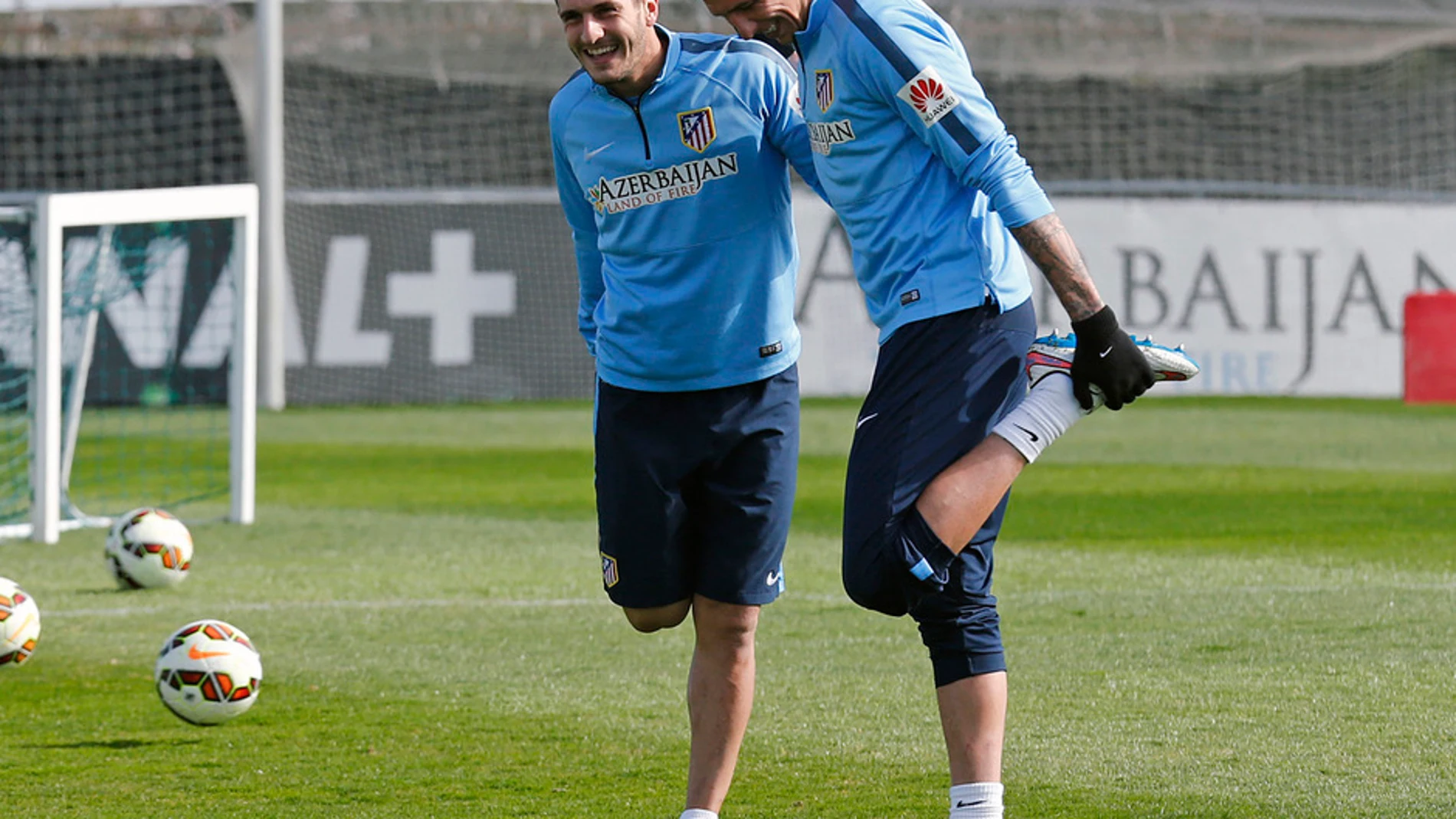 Koke y Mandzukic, en el entrenamiento de este lunes