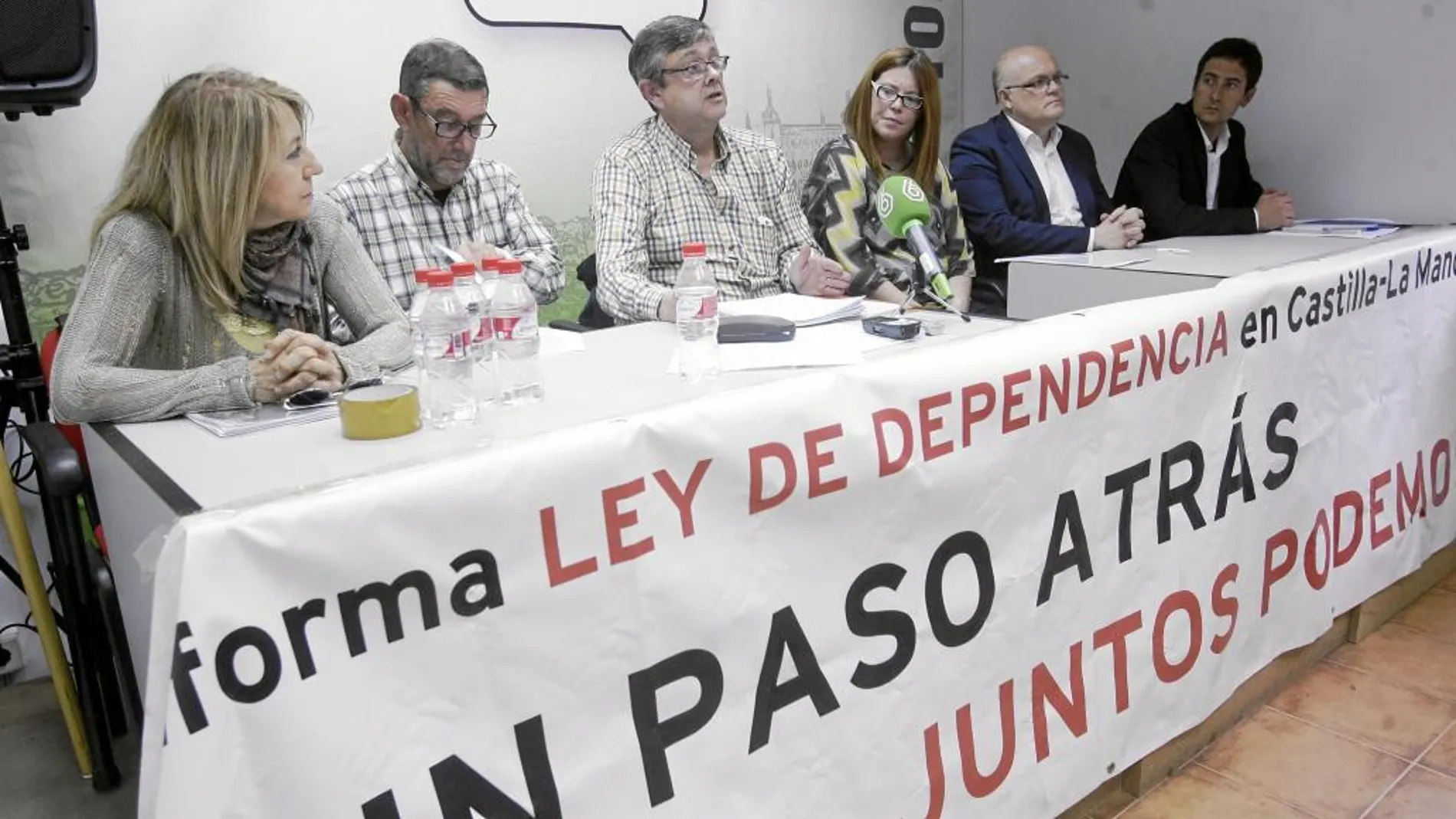 PSOE, Ciudadanos, UPyD, IU y Podemos se reunieron ayer en Toledo para rubricar el acuerdo