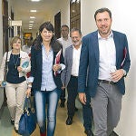 Óscar Puente, Ana Redondo y Manuel Saravia, sonrientes por el acuerdo