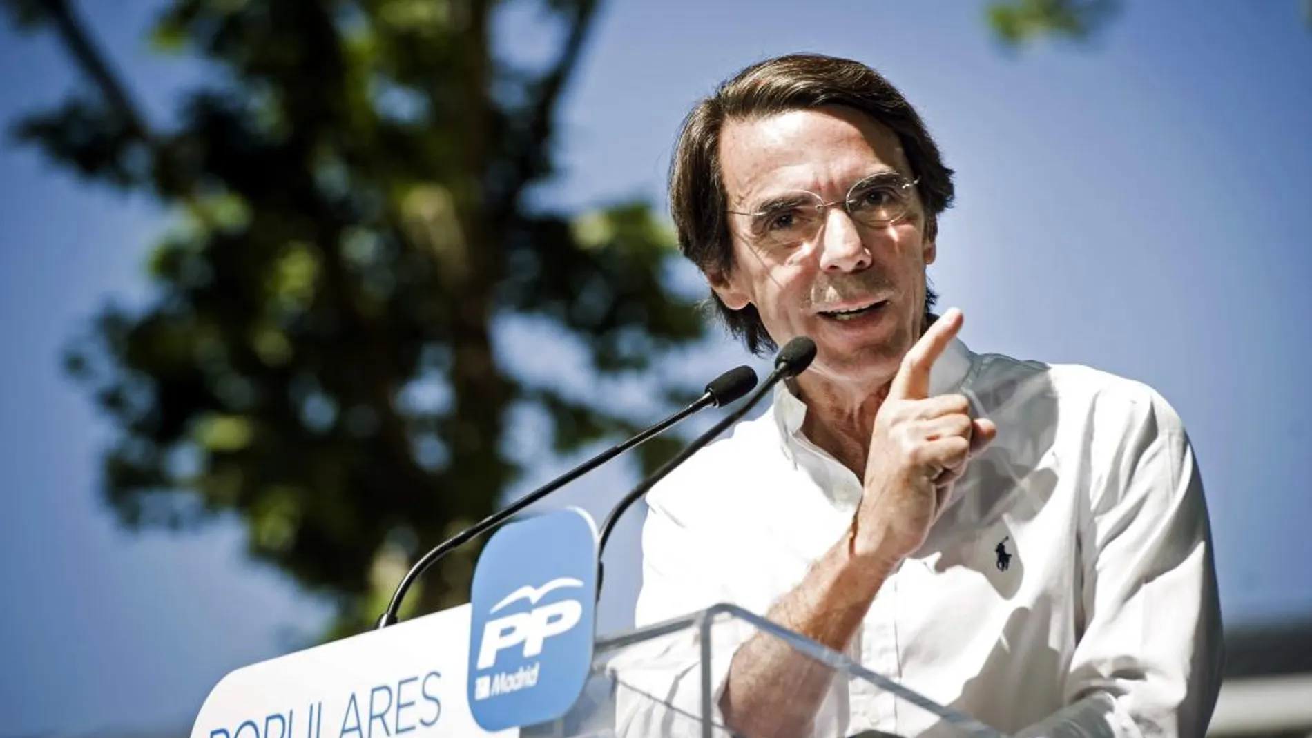 El presidente de honor del PP, José María Aznar, en un mitin en Madrid Río