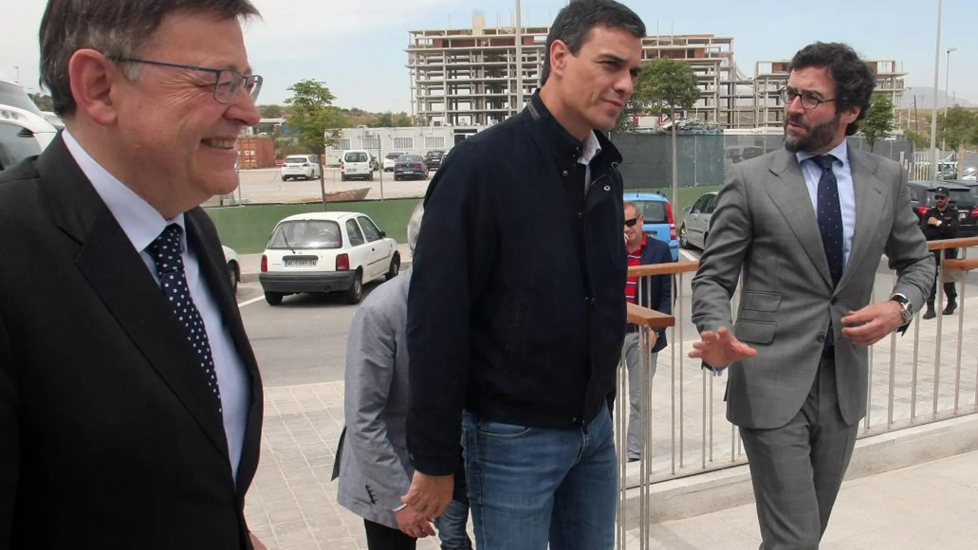 Pedro Sanchez y el secretario general del PSPV, Ximo Puig, hoy en Alicante