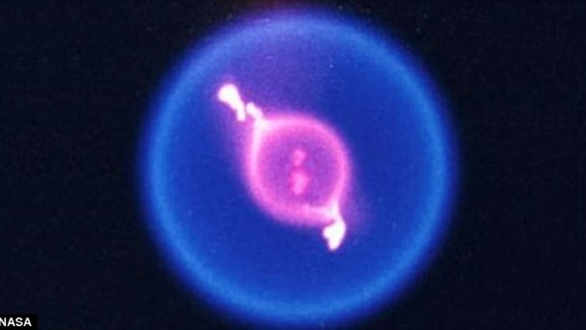 Imagen de una llama de fuego en el espacio