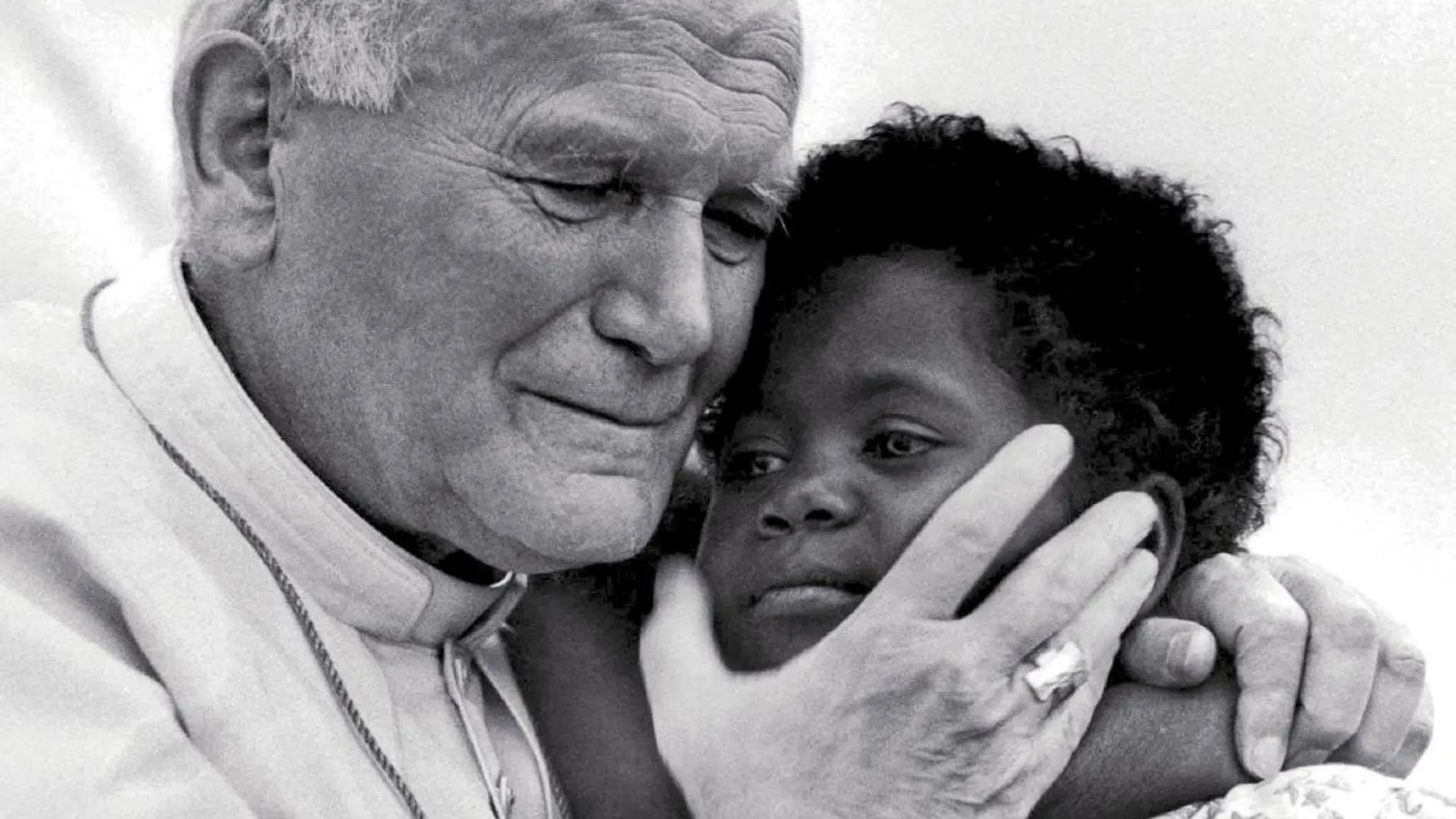 Juan Pablo II durante una visita a Madagascar el 29 de abril de 1989