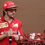 Fernando Alonso, muy molesto con los rumores sobre su futuro.