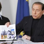 Berlusconi premia a L'Aquila con la próxima cumbre del G-8 en Italia
