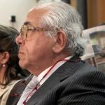 El doctor Carlos Morín y su esposa María Luisa Durán (i), durante el juicio