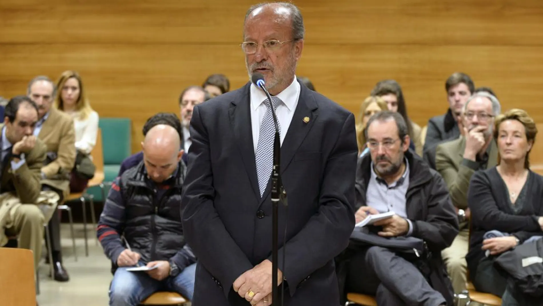 El alcalde de Valladolid y candidato del PP a la reelección, Javier León de la Riva, durante la celebración hoy del juicio