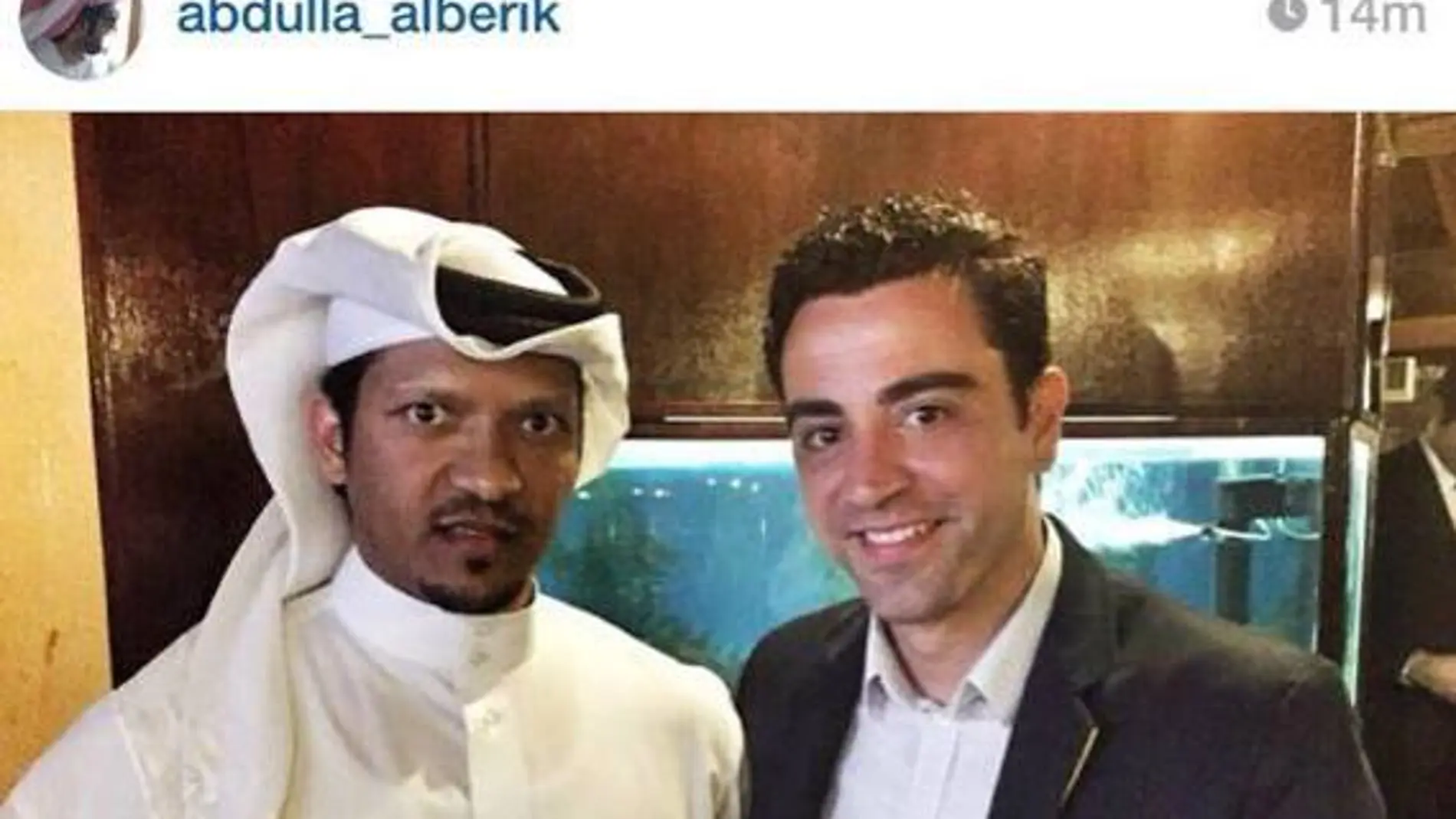 Xavi, junto al director general del Al Sadd, Abdullah Al-Berik.