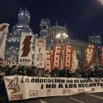 Apenas unos cientos de jóvenes participaron en la manifestación convocada por la Plataforma Regional por la Escuela Pública de la Comunidad de Madrid.