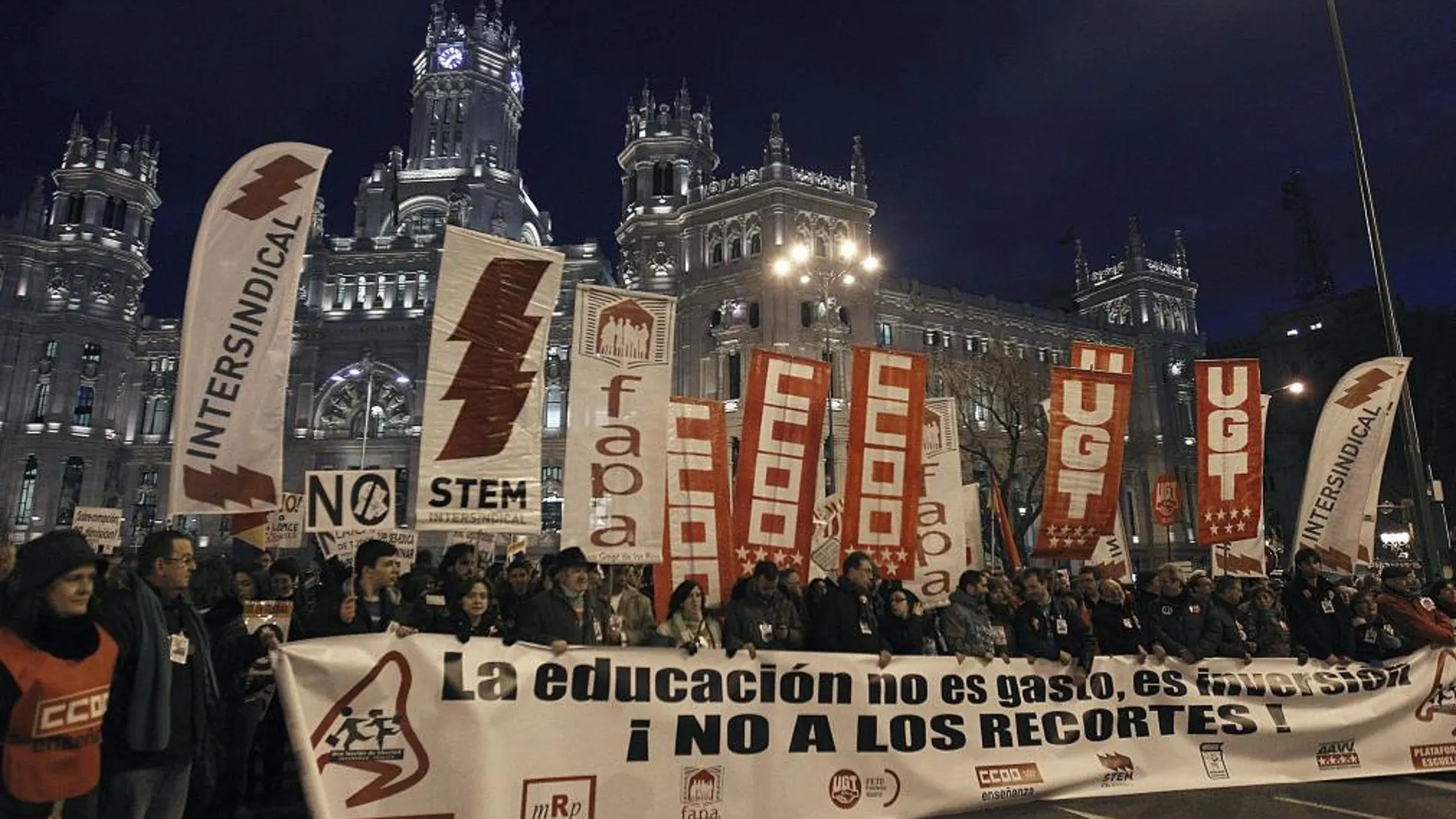 Apenas unos cientos de jóvenes participaron en la manifestación convocada por la Plataforma Regional por la Escuela Pública de la Comunidad de Madrid.