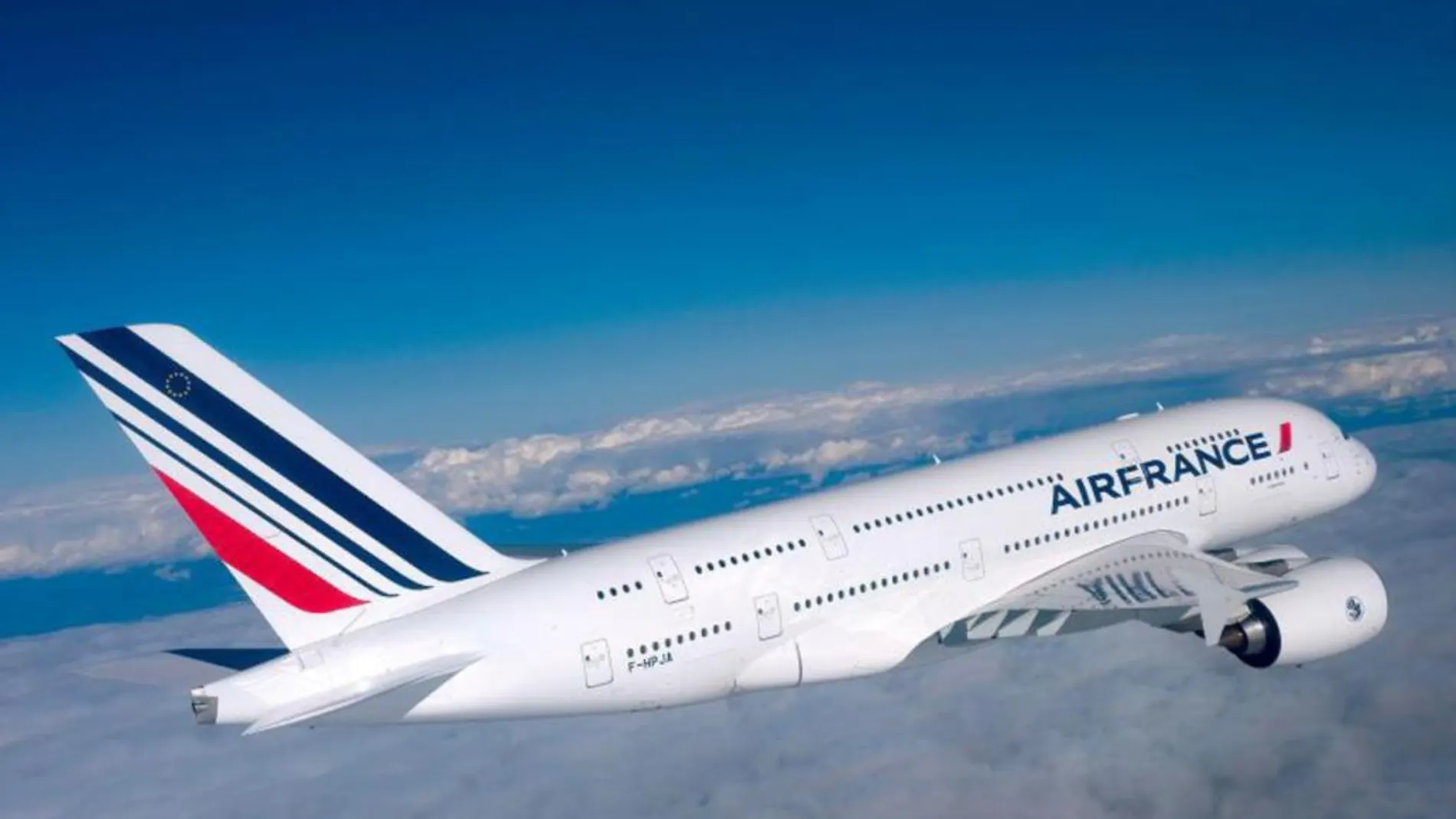 Air France secunda a Lufthansa y valora cobrar una tasa por billete