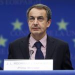 José Luis Rodríguez Zapatero, gesticula durante la rueda de prensa que ofreció tras entrevistarse con los presidentes del Consejo Europeo