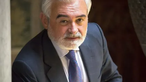 Darío Villanueva publica "Morderse la lengua", un valiente ensayo sobre cómo lo políticamente correcto afecta a nuestro idioma y nuestra vida