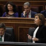 La vicepresidenta del Gobierno, Soraya Sáenz de Santamaría, en el Pleno del Congreso