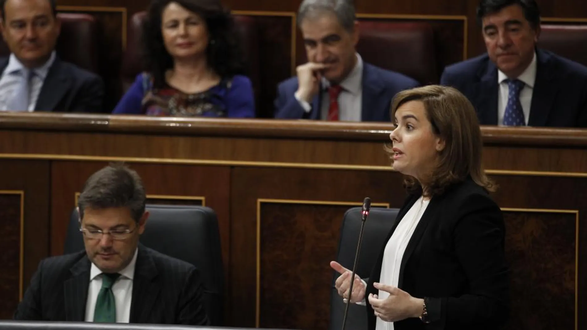 La vicepresidenta del Gobierno, Soraya Sáenz de Santamaría, en el Pleno del Congreso
