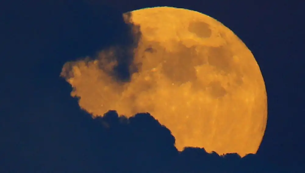 Fotografía de la luna llena en Encinitas, California | Fotografía de archivo