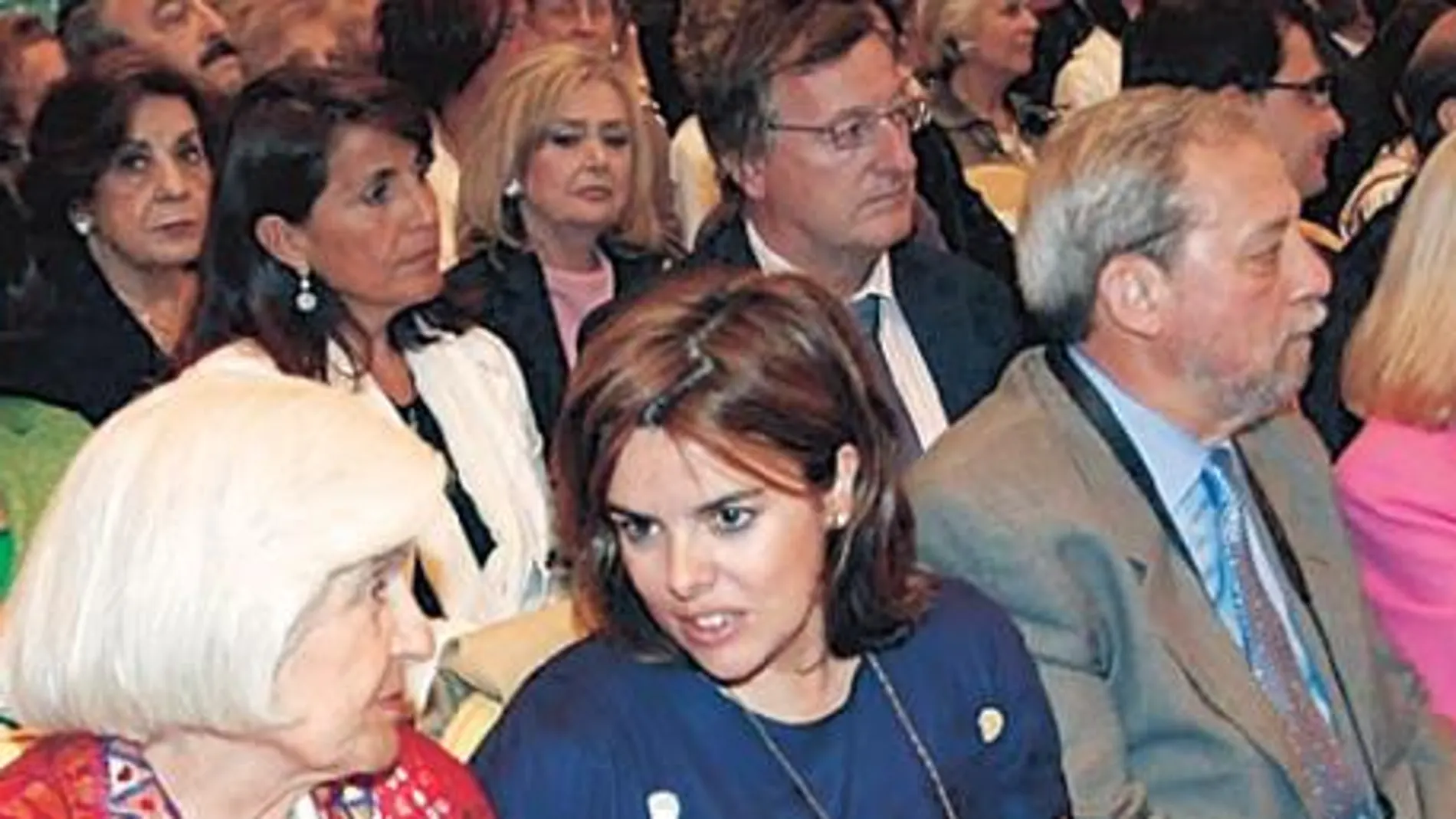 Aznar llama a un esfuerzo colectivo frente a la crisis
