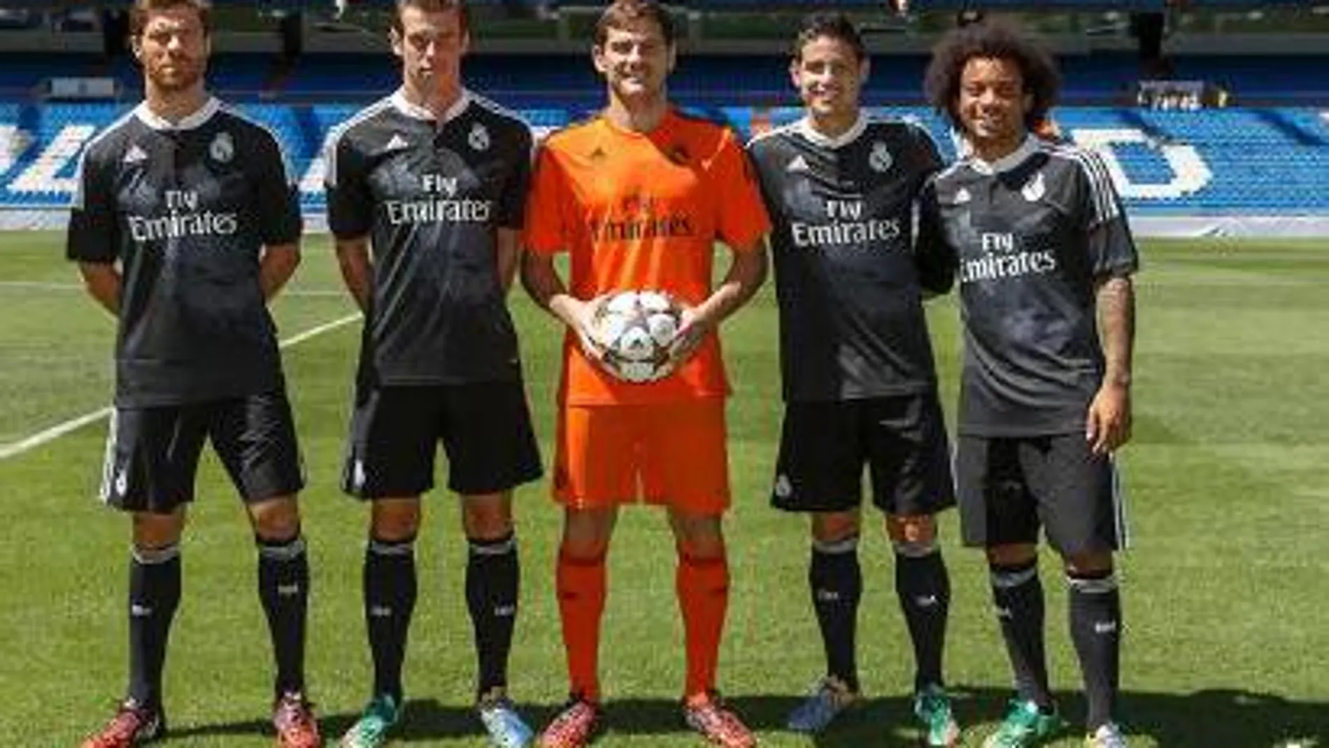 Xabi Alonso, Bale, Casillas, James y Marcelo, ejercieron de modelos en la presentación de la nueva equipación para Europa