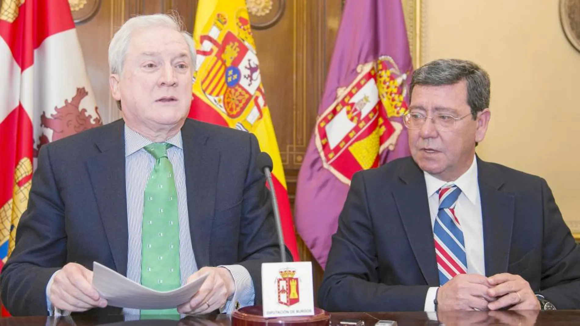 César Rico junto a Antonio Méndez Pozo, firman un convenio para el servicio de las actividades de la Ventanilla Única