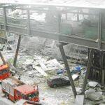 El parking de la T-4 de Barajas, tras la explosión del coche bomba