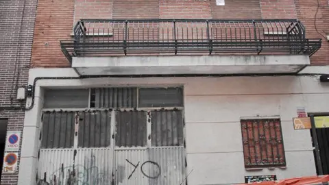 Una de las viviendas de Carabanchel que los vecinos han tapiado para evitar la entrada de «okupas»