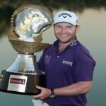 Brendan Grace, con el trofeo.