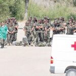 Un grupo de soldados en cuarentena, el viernes, a la espera de salir