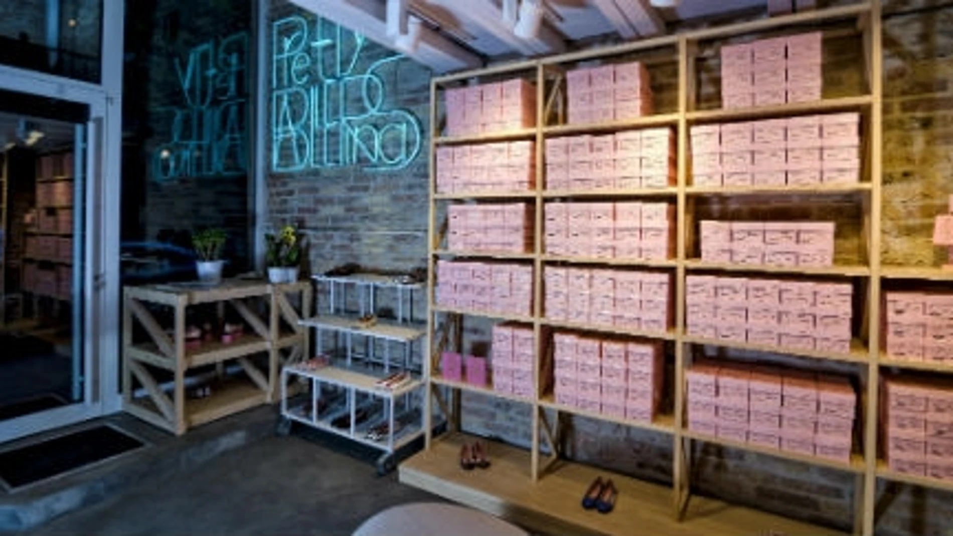 «Pretty Eco Café Shop», compra zapatos mientras tomas café y pasteles