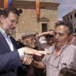 Rajoy: «Si Zapatero no hace las maletas, se las harán los españoles»