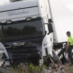 El accidente más trágico se produjo el viernes en Alcalá de Xivert (Castellón) al chocar un turismo contra un camión y en el que murieron cinco personas