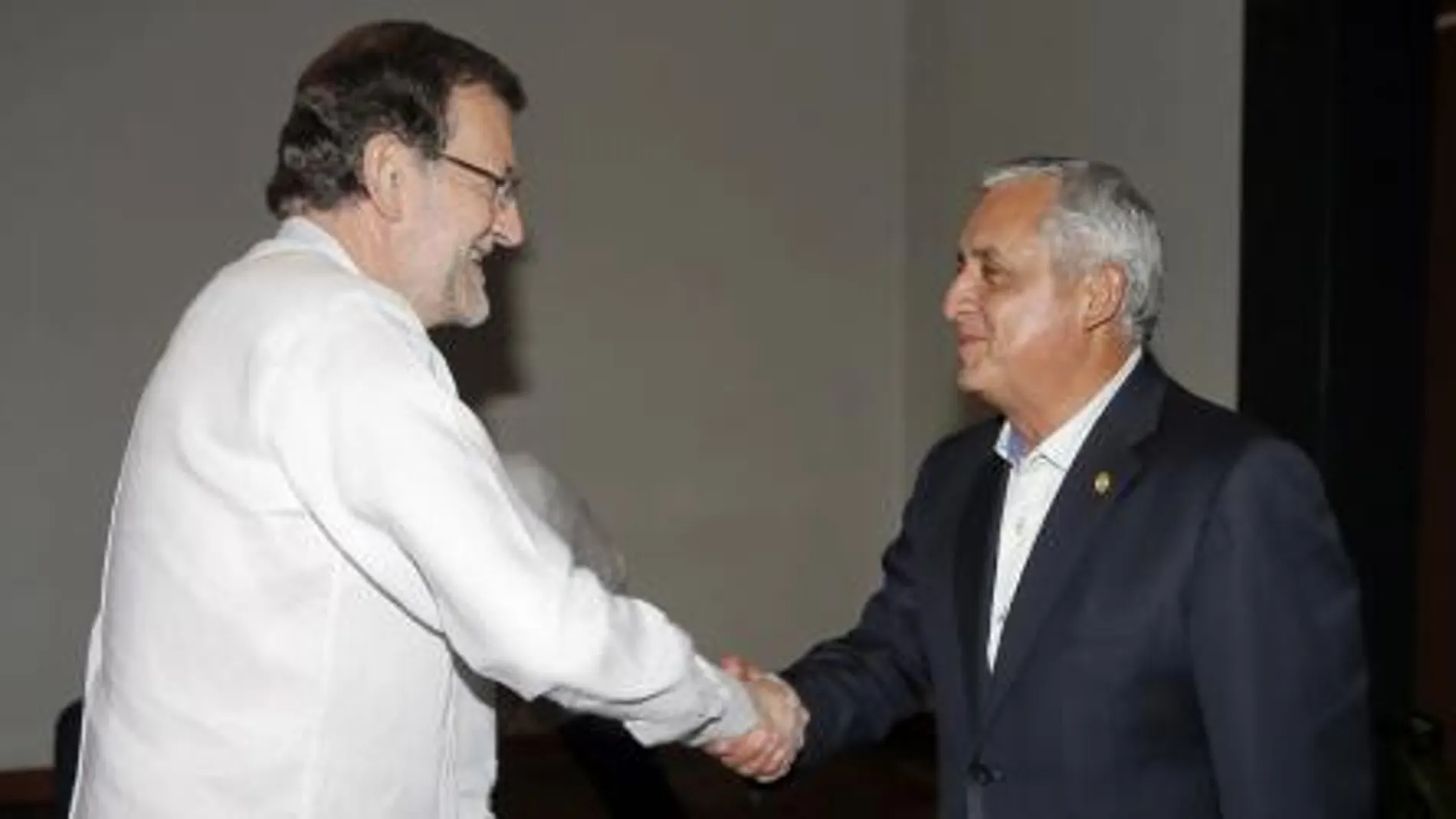 El presidente del gobierno español, Mariano Rajoy, y su homólogo de Guatemala, Otto Pérez Molina