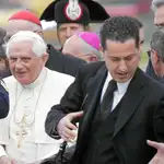  El Vaticano da trabajo al ex mayordomo de Benedicto XVI