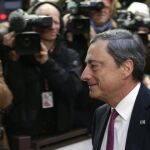 Draghi reclama más esfuerzos para evitar una «recaída en la recesión de la eurozona»