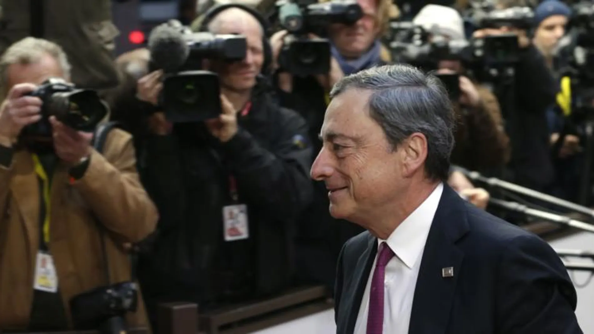 Draghi reclama más esfuerzos para evitar una «recaída en la recesión de la eurozona»