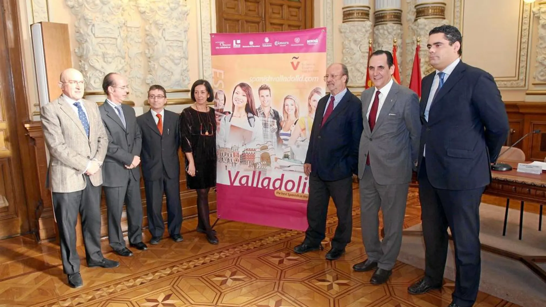 Carnero, Antolín, Marbán, Cantalapiedra, León de la Riva, Álvarez y Sierra durante la presentación del convenio