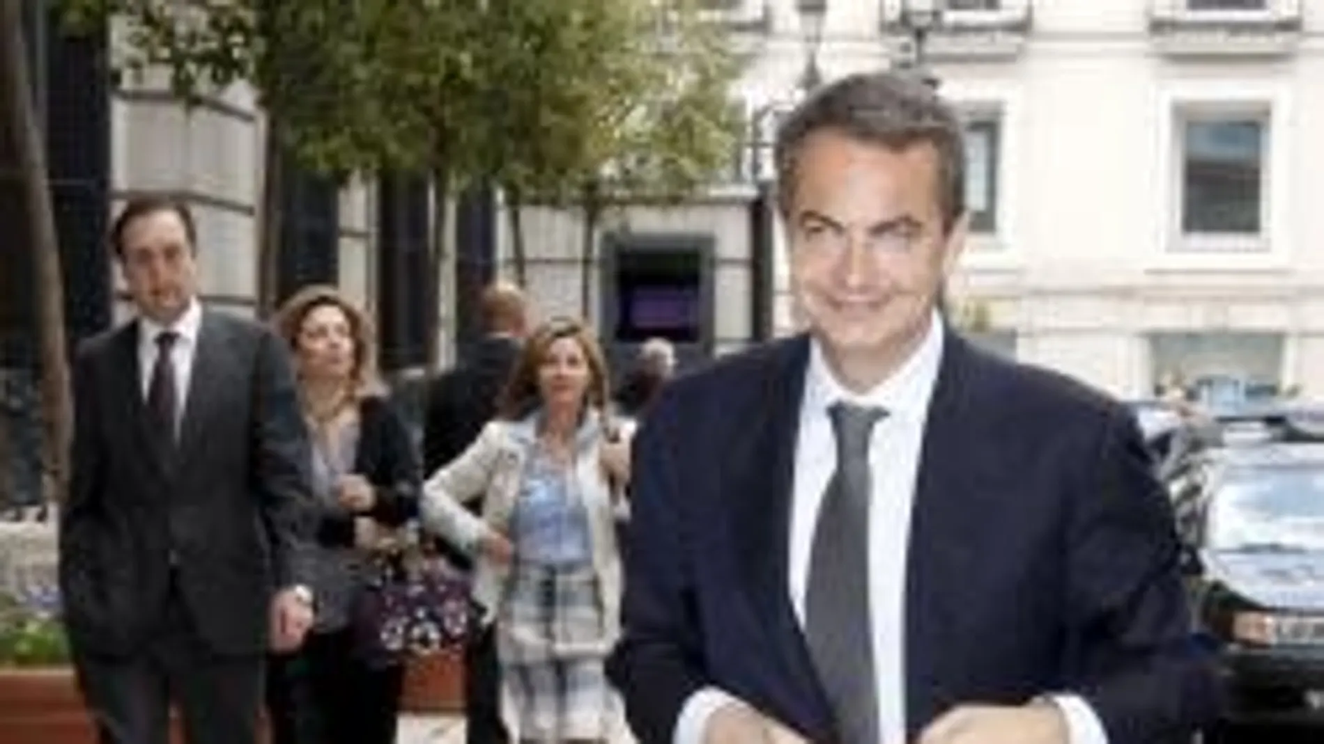 Zapatero, a su llegada al Congreso