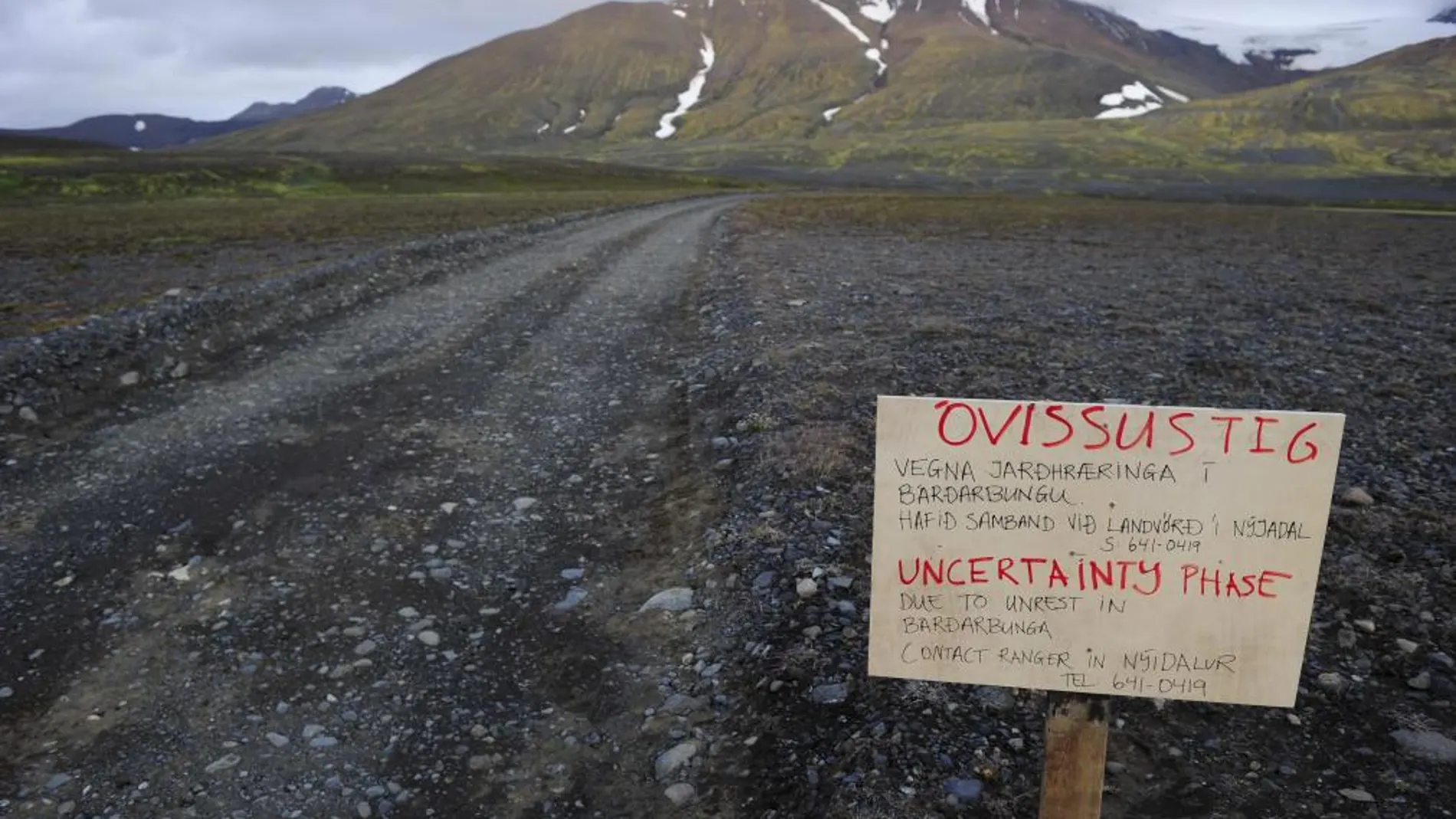 La carretera de acceso al volcán cortada por la amenaza de erupción