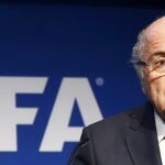 Sepp Blatter dimitió cuatro días después de ser reelegido, pero no habrá un congreso para elegir presidente hasta diciembre