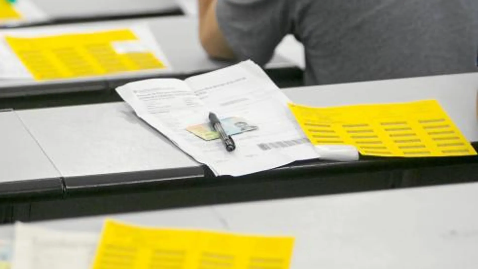 Los alumnos con trastornos del aprendizaje se examinaron ayer de selectividad en la facultad de filología de la Universidad de Barcelona