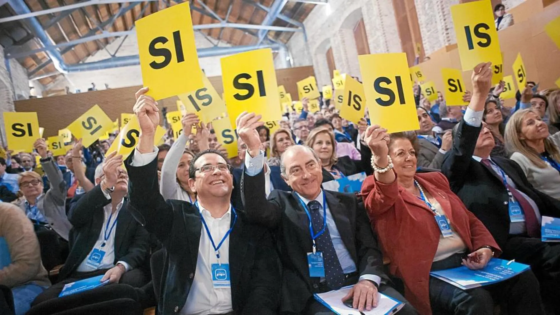 El 95,5 por ciento de los 376 compromisarios que se dieron cita en el complejo deportivo y cultural La Petxina dio su respaldo al único candidato, el concejal de Urbanismo del Ayuntamiento de la ciudad, Alfonso Novo