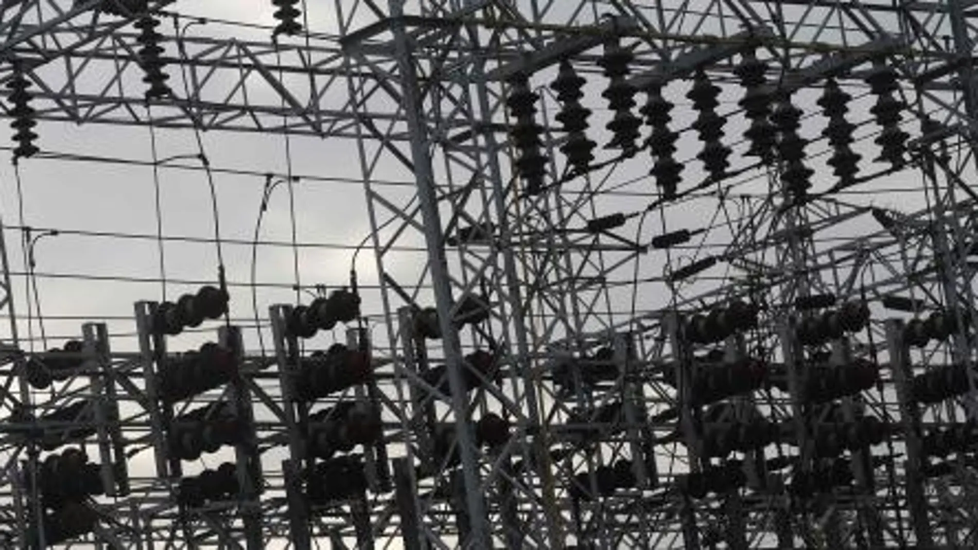 Competencia confirma «anomalías» en la subasta eléctrica de diciembre