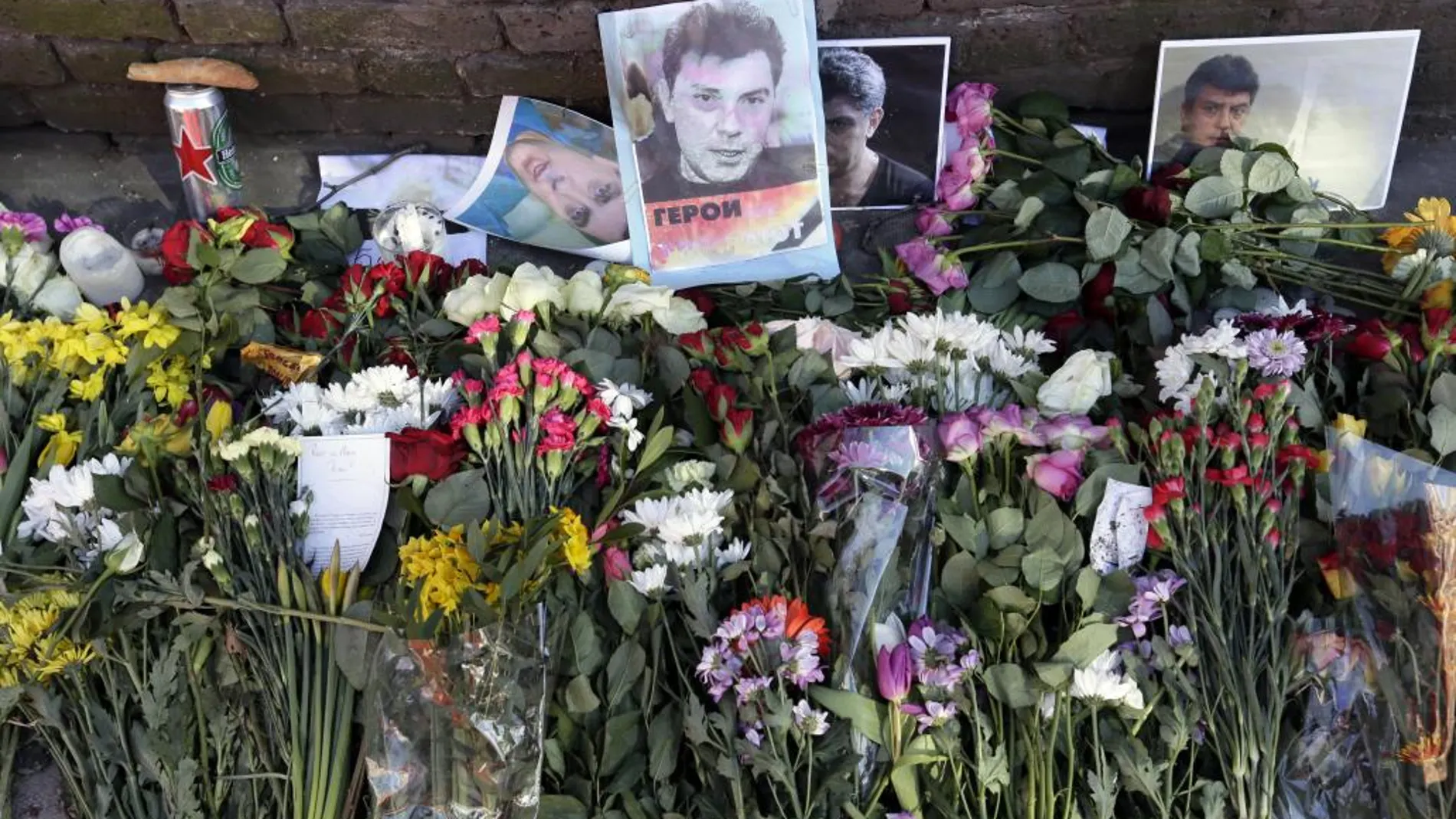 Flores en recuerdo de Boris Nemtsov.