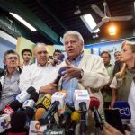 Felipe González habla con la prensa en la sede del partido político venezolano COPEI luego de sostener una reunión con Lilian Tintori, Mitzi Capriles y Patricia Ceballos